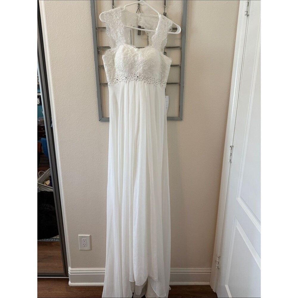 White Lace Bodice Chiffon Wedding Dress Size 2 NWT